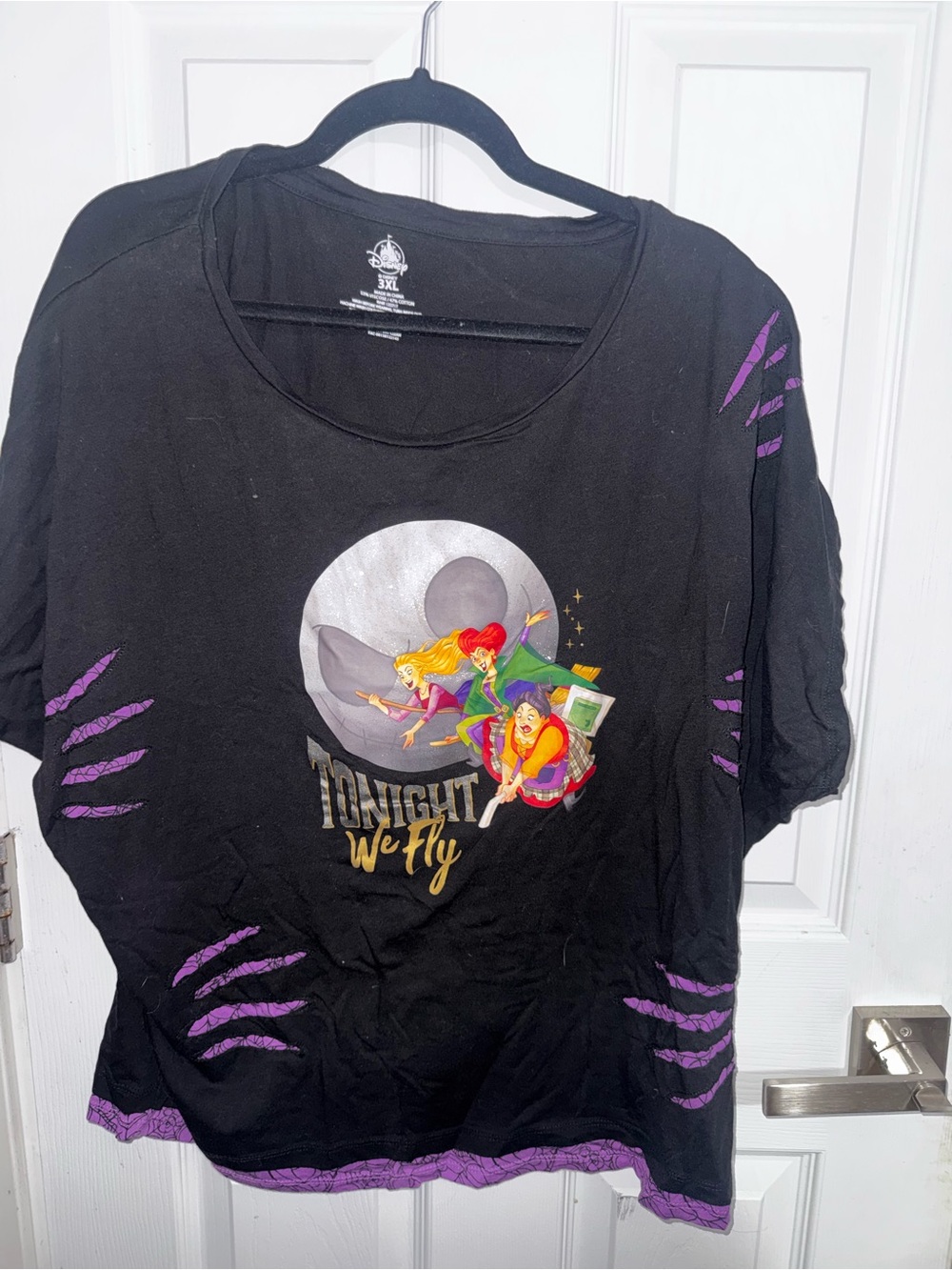Black 'Tonight We Fly' Graphic Hocus Pocus Tee